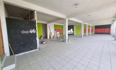 Piso en Renta en Toluca, sobre avenida, ideal para escuelas, oficinas, gym, etc.