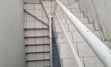 Piso en Renta en Toluca, sobre avenida, ideal para escuelas, oficinas, gym, etc.