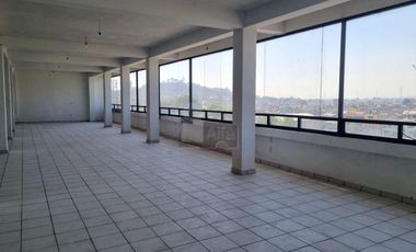 Piso en Renta en Toluca, sobre avenida, ideal para escuelas, oficinas, gym, etc.