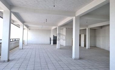 Piso en Renta en Toluca, sobre avenida, ideal para escuelas, oficinas, gym, etc.