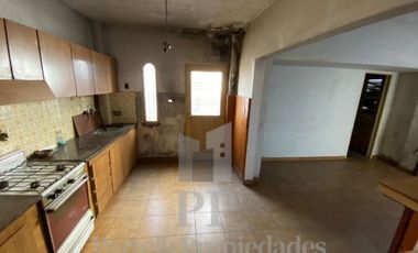 CASA A RECICLAR PROPIEDAD VALOR LOTE HAEDO NORTE
