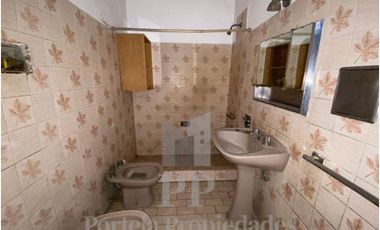 CASA A RECICLAR PROPIEDAD VALOR LOTE HAEDO NORTE