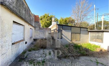 CASA A RECICLAR PROPIEDAD VALOR LOTE HAEDO NORTE