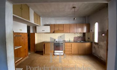 CASA A RECICLAR PROPIEDAD VALOR LOTE HAEDO NORTE