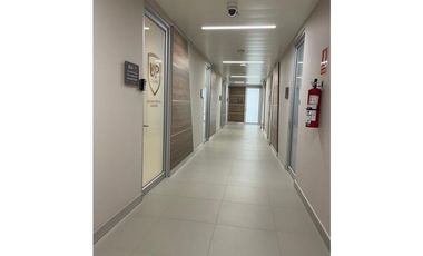 Consultorio u Oficina ubicado en Town center Costa del Este. (AA)