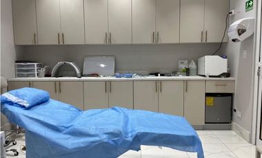 Consultorio u Oficina ubicado en Town center Costa del Este. (AA)