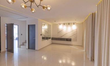 CASA REMODELADA EN ZONA COUNTRY