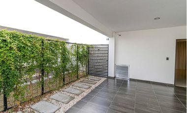 CASA REMODELADA EN ZONA COUNTRY