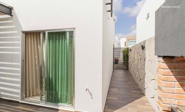 CASA REMODELADA EN ZONA COUNTRY