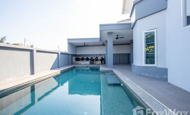 4BR House w/ Private Pool: Sansaran Mod Chic, Nong Khwai