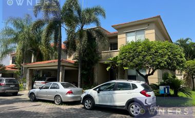 VENTA CASA EN LAGUNA DEL SOL EN SAMBORONDON (CMC)