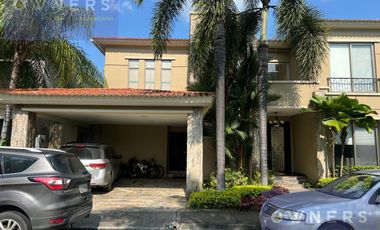VENTA CASA EN LAGUNA DEL SOL EN SAMBORONDON (CMC)
