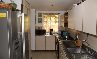 Casa de 3 niveles 4 habitaciones en Venta El Poblado Medellin