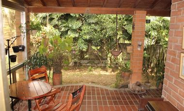 Casa de 3 niveles 4 habitaciones en Venta El Poblado Medellin