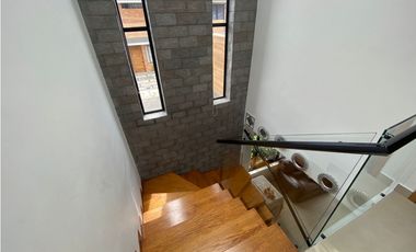 VENTA DE CASA ESPECTACULAR EN SECTOR VIVA, LA CEJA 2 niveles