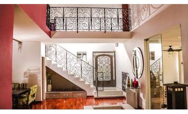 SE VENDE CASA EN PH FUENTE DEL FRESNO SUPER REMODELADA CON 768M2 JP