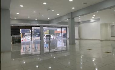 SE ALQUILA LOCAL COMERCIAL EN LA VIA ESPAÑA