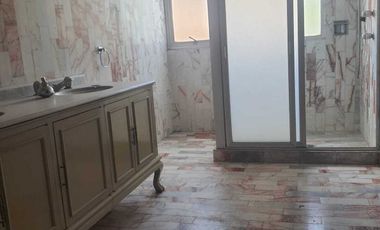 CASA CON USO DE SUELO, IDEAL PARA OFICINAS