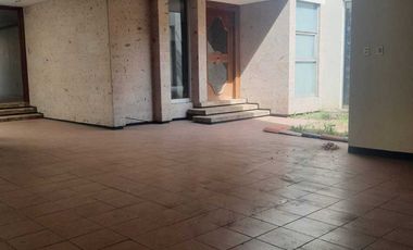 CASA CON USO DE SUELO, IDEAL PARA OFICINAS