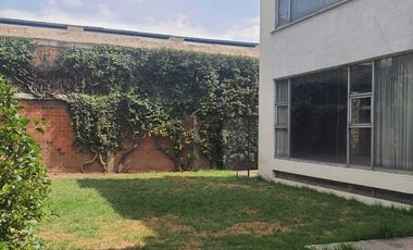 CASA CON USO DE SUELO, IDEAL PARA OFICINAS