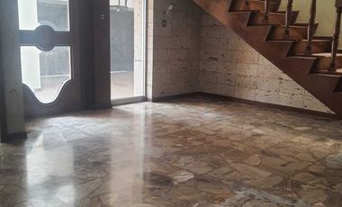 CASA CON USO DE SUELO, IDEAL PARA OFICINAS