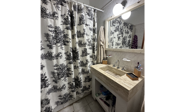 MUY LINDA CASA EN EL CENTRO DE LUJN!!