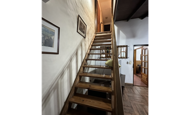 MUY LINDA CASA EN EL CENTRO DE LUJN!!