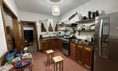 MUY LINDA CASA EN EL CENTRO DE LUJN!!