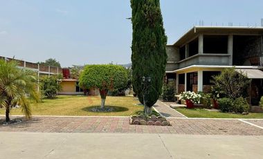Increible Propiedad de 3 casas - Ixtapan de la Sal