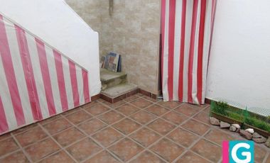 Ph interno en el Corazón de Punta Alta, con patio y dependen