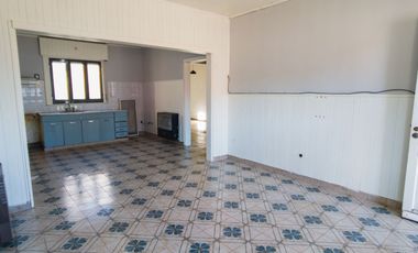 Casa en venta de 2 dormitorios c/ cochera en Punta Alta