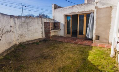 Casa en venta de 2 dormitorios c/ cochera en Punta Alta