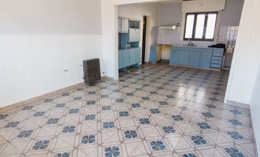 Casa en venta de 2 dormitorios c/ cochera en Punta Alta