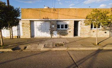 Casa en venta de 2 dormitorios c/ cochera en Punta Alta