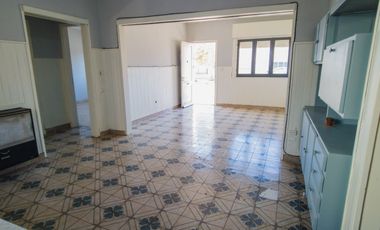 Casa en venta de 2 dormitorios c/ cochera en Punta Alta