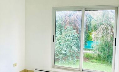 Casa en alquiler de 3 dormitorios c/ cochera en Altos del Sol