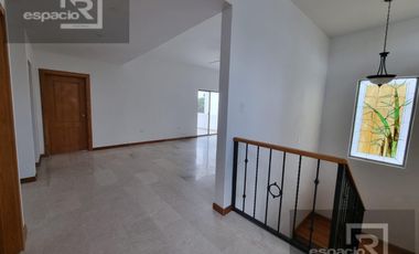 CASA EN VENTA EN VALLE DEL ÁNGEL FRENTE A PARQUE  CON RECAMARA EN PLANTA BAJA