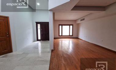 CASA EN VENTA EN VALLE DEL ÁNGEL FRENTE A PARQUE  CON RECAMARA EN PLANTA BAJA