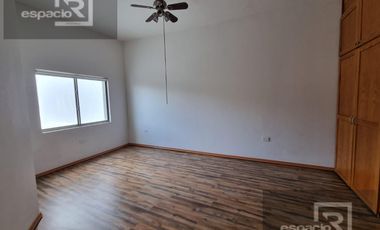 CASA EN VENTA EN VALLE DEL ÁNGEL FRENTE A PARQUE  CON RECAMARA EN PLANTA BAJA