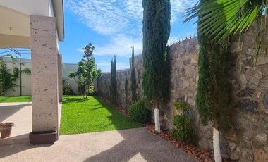 CASA EN VENTA EN VALLE DEL ÁNGEL FRENTE A PARQUE  CON RECAMARA EN PLANTA BAJA
