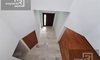 CASA EN VENTA EN VALLE DEL ÁNGEL FRENTE A PARQUE  CON RECAMARA EN PLANTA BAJA