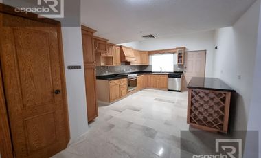 CASA EN VENTA EN VALLE DEL ÁNGEL FRENTE A PARQUE  CON RECAMARA EN PLANTA BAJA