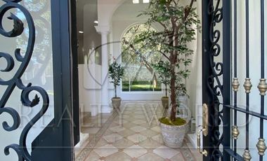 Casas en Venta en Bosques de San Ángel Sector Palmillas