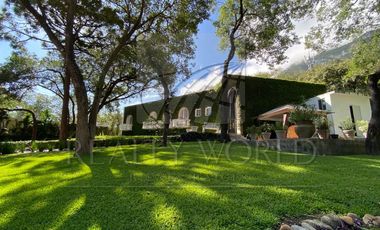 Casas en Venta en Bosques de San Ángel Sector Palmillas