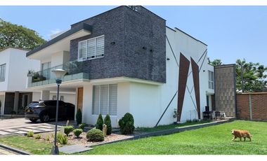 EXCLUSIVA CASA DE LUJO EN CONJUNTO RESIDENCIAL EN CARTAGO VALLE