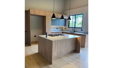 Casa campestre para la venta, Parcelación cerrada, El Retiro