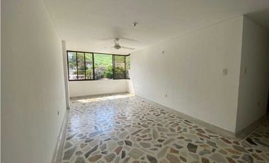 Apartamento Residencial Amplio en Rodadero- 005