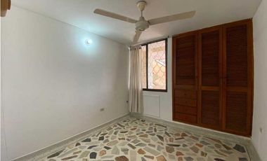 Apartamento Residencial Amplio en Rodadero- 005