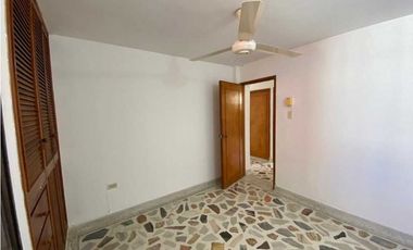 Apartamento Residencial Amplio en Rodadero- 005