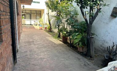 VENTA  DE CASA EN CHAPULTEPEC COUNTRY.  INVERSIÓN, ZONA FIANCIERA DE GDL.